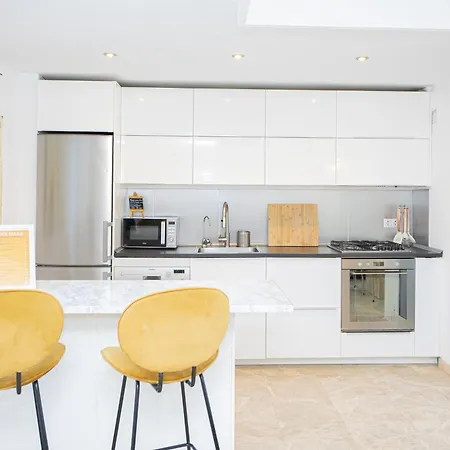 Luxury Penthouse Walk To Banus Marbella