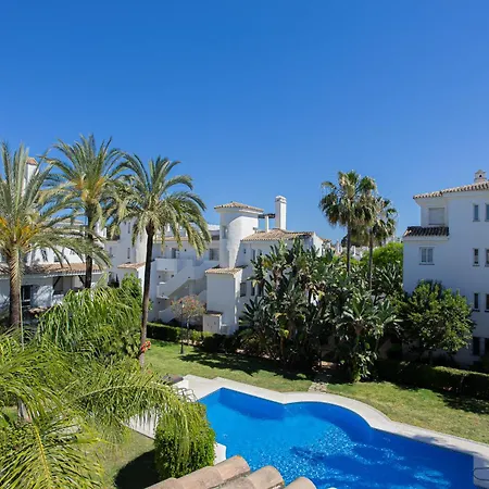 Apartment Penthouse Naranjos - Walk To Banus *