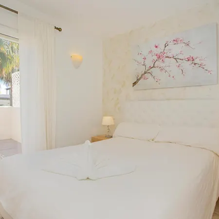 Luxury Penthouse Walk To Banus شقة
