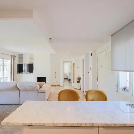 Luxury Penthouse Walk To Banus * ماربيا