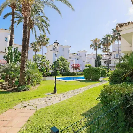 Luxury Penthouse Walk To Banus * ماربيا