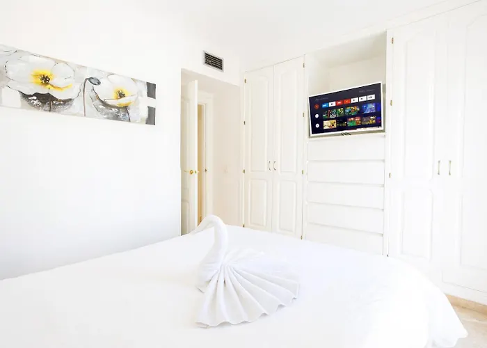 Luxury Penthouse Walk To Banus Daire *